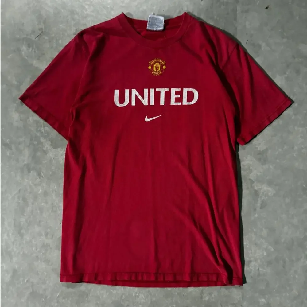2000's Vintage Manchester United Nike Red T-Shirt -S